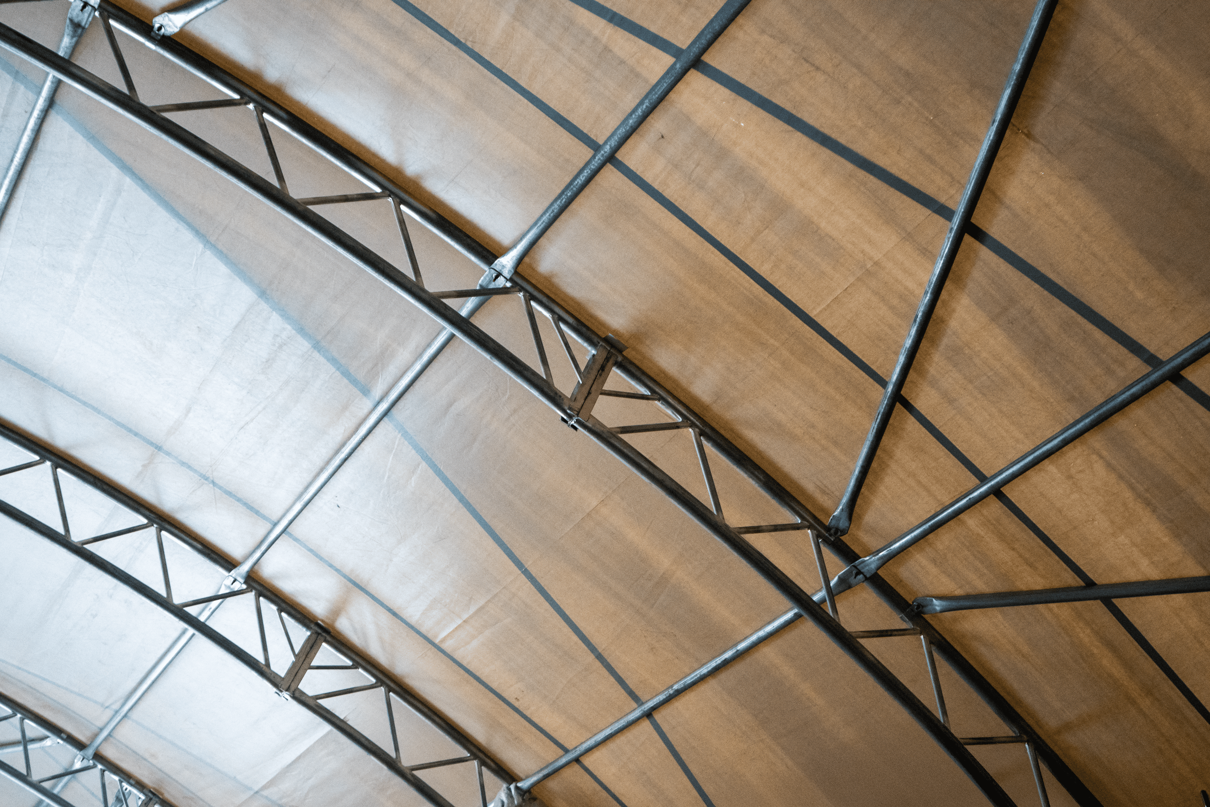 Abrigo de contêineres - 60 pés x 40 pés x 20 pés (18,3 m x 12 m x 6 m)